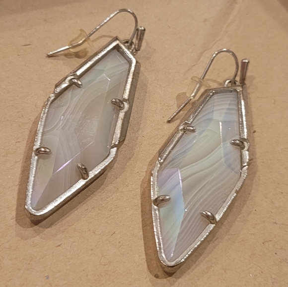 Beautiful Iridescent Kendra Scott Earrings - Picture 11 of 16